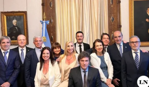 Milei reduz ministérios pela metade e anuncia novo gabinete na Argentina para cortar gastos