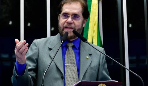 Pelo quinto ano seguido, Plínio Valério recebe prêmio como melhor parlamentar do Amazonas