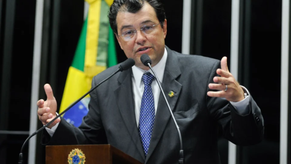 Emenda de Eduardo Braga banca obra sem licitação de empresários investigados pela PF