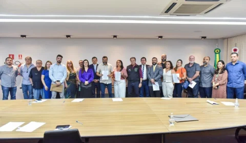 Wilson Lima anuncia normalização 100% dos serviços de saúde após acordo com cooperativas médicas