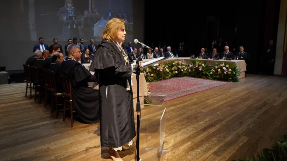 Yara Lins anuncia criação da Ouvidoria da Mulher ao reassumir presidência do TCE-AM