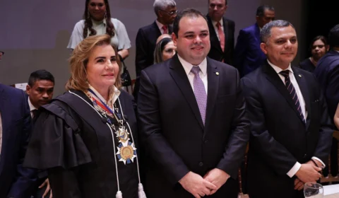 Roberto Cidade parabeniza Yara Lins pela recondução à presidência do TCE-AM