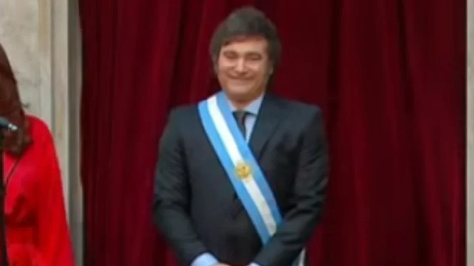 Com vaias a Cristina Kirchner e ao antecessor, Javier Milei é empossado presidente da Argentina