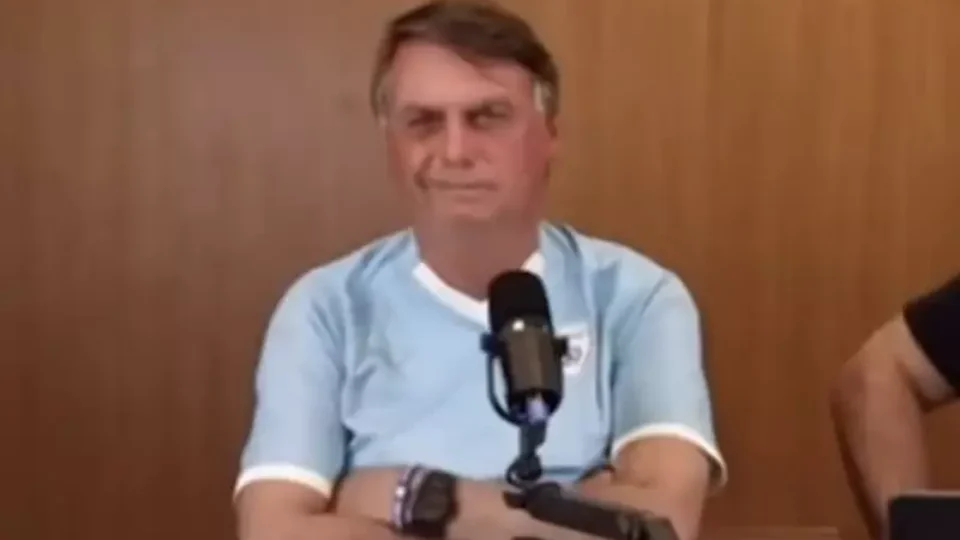 Em ‘super live’, Bolsonaro atribui fracasso de Lula às mentiras