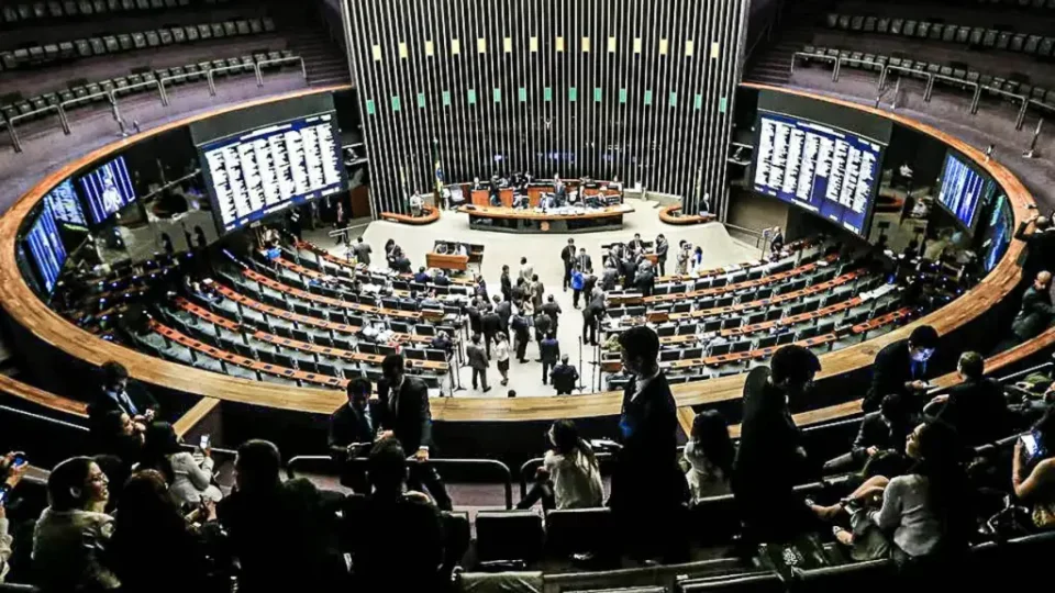 Bancada evangélica repudia ato de Lula contra igrejas: ‘ataque explícito’