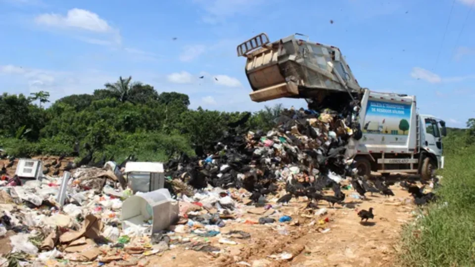 Tefé vai pagar R$2,7 milhões à empresa do ES para manutenção de lixão