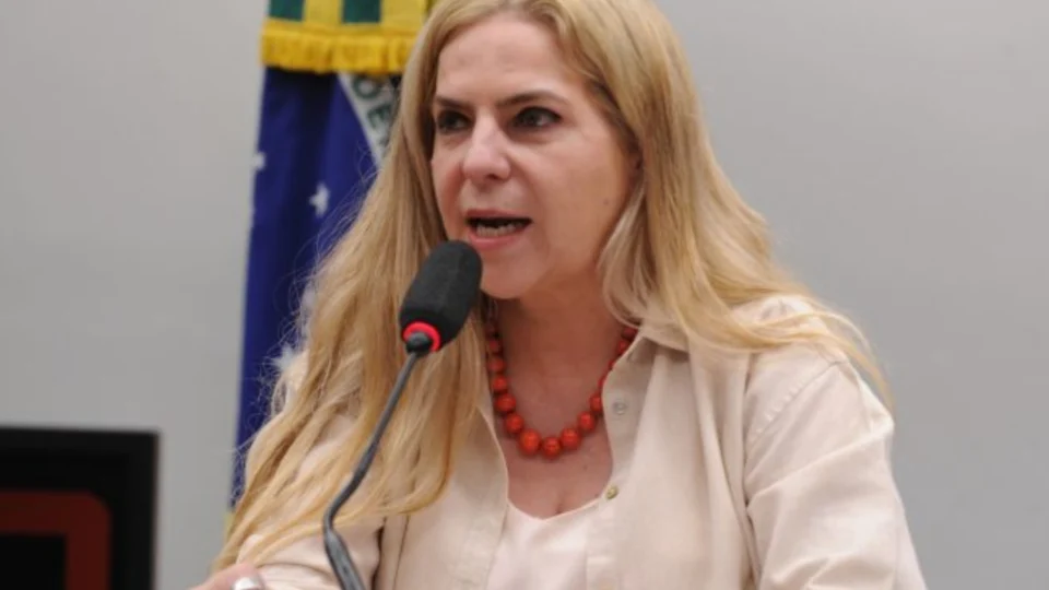 Pré-candidata do PT foi proibida de participar de evento com Lula e denuncia “violência política”