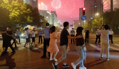 Proibição de fogos de artifício causa polêmica na China