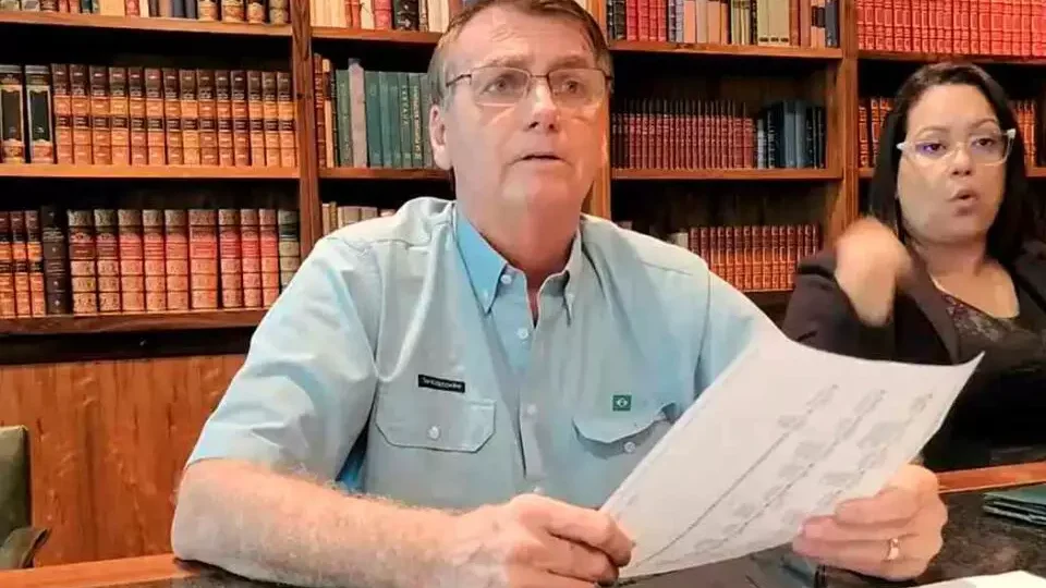 CGU não consegue ligar Bolsonaro a fraude vacinal