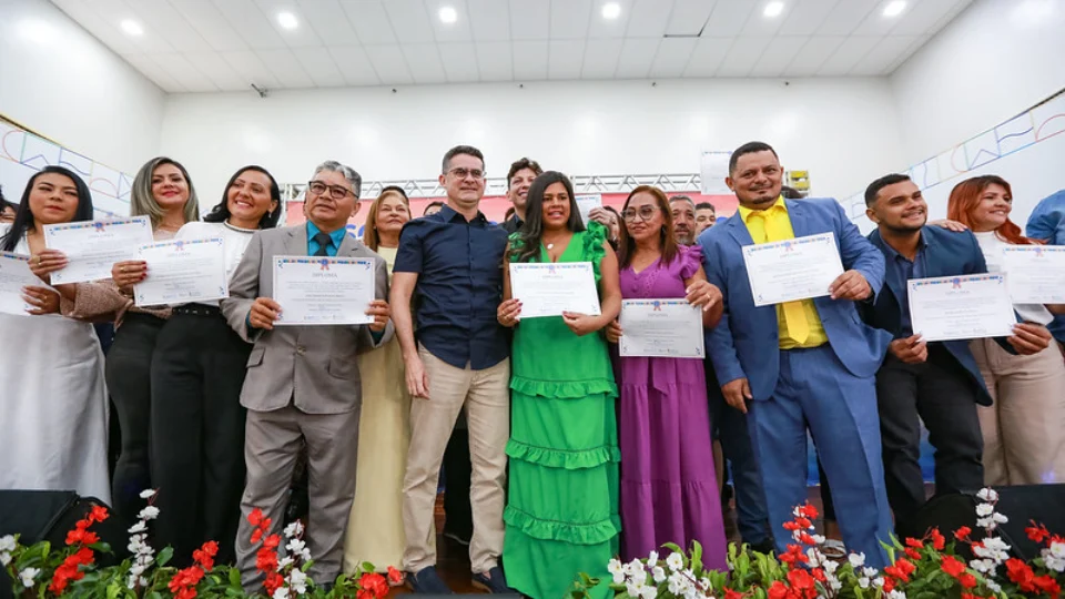 Prefeito David Almeida empossa novos conselheiros tutelares