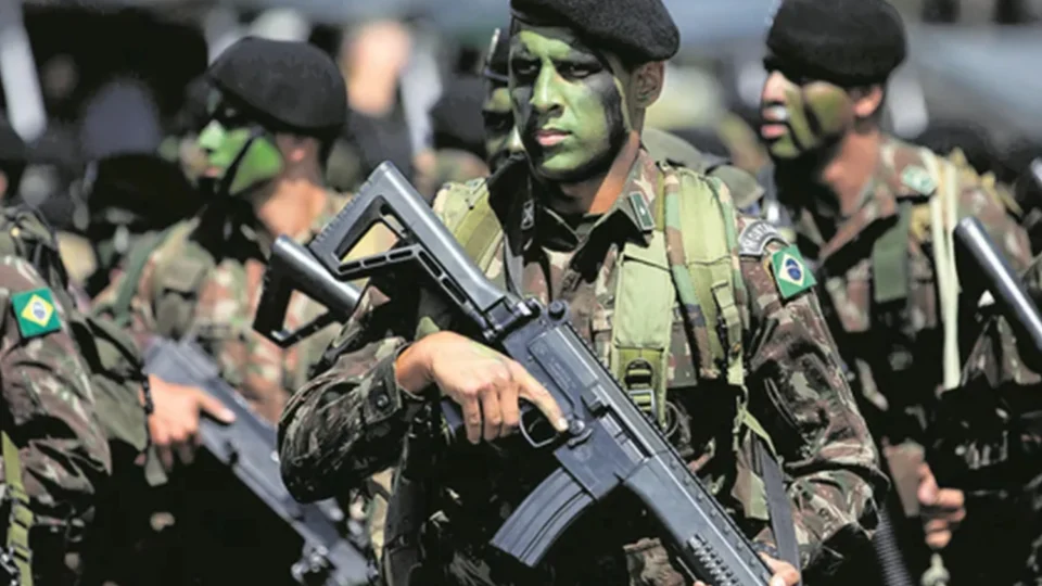 Governo engaveta projeto que põe fim a pensão de filho de militar