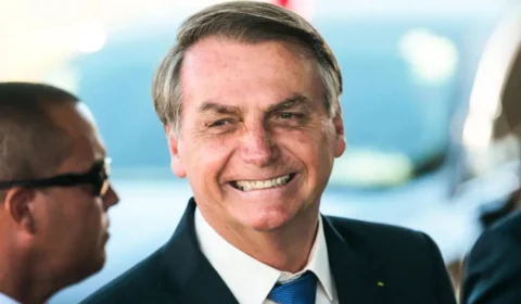Bolsonaro faz superlive neste domingo para organizar base eleitoral