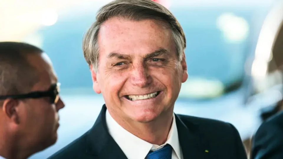 Bolsonaro faz superlive neste domingo para organizar base eleitoral