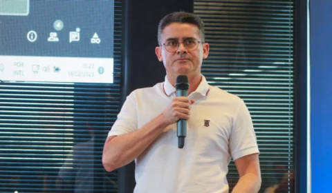 Viagem de David Almeida com fornecedor da prefeitura pode configurar “desvio de conduta grave”