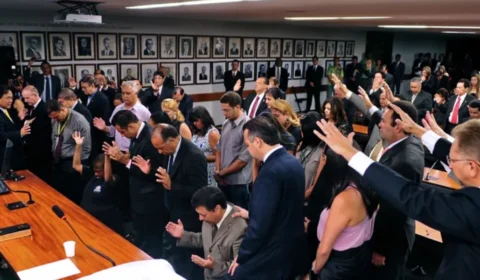 Bancada evangélica enfrenta desafios nas propostas legislativas durante governo Lula