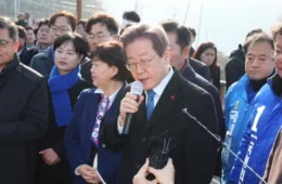 Vídeo capta momento de ataque com faca ao líder da oposição sul-coreana