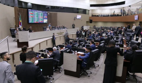 Oposição ao prefeito David fica enfraquecida em novo pedido de CPI