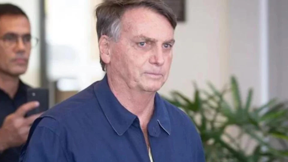 Bolsonaro alega perseguição pelo governo de Lula