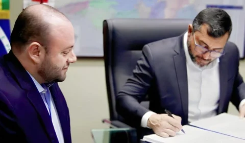 Wilson Lima empossa Fausto Júnior como secretário da Sedurb