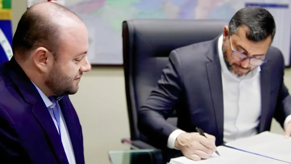 Wilson Lima empossa Fausto Júnior como secretário da Sedurb