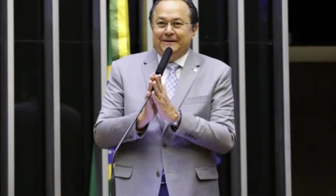 Juiz apresenta voto divergente e julgamento de Silas é adiado por falta de desembargadora