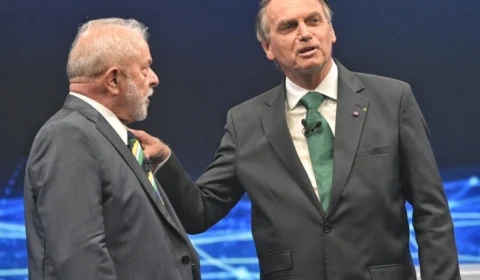 Bolsonaro critica Lula por não visitar o RJ após chuvas e mortes