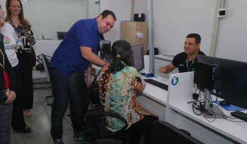 Governador em exercício, Roberto Cidade visita Sine e destaca esforços na geração de empregos