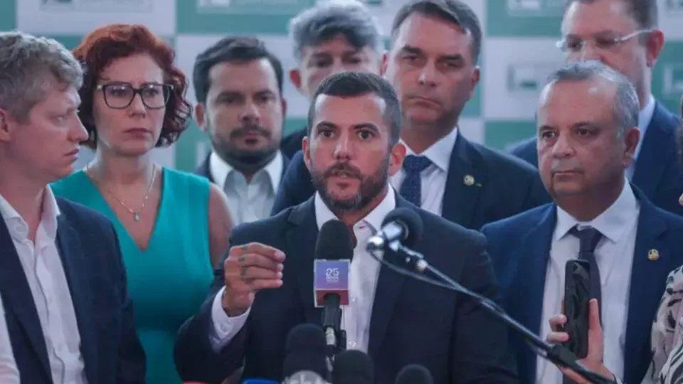 Oposição reage ao judiciário e mantém Jordy como líder