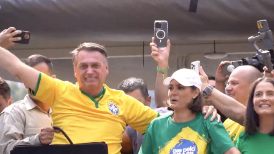 Michelle fala de injustiças contra Bolsonaro e chora durante discurso 