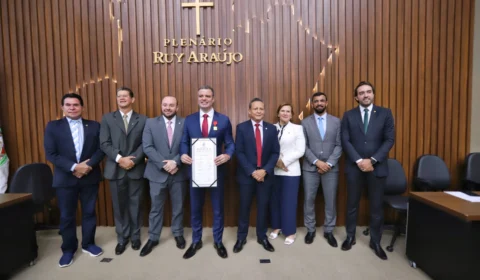 Rodrigo de Sá é homenageado com a Medalha Ruy Araújo na Aleam