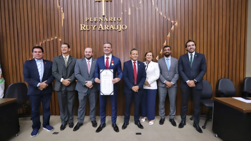 Rodrigo de Sá é homenageado com a Medalha Ruy Araújo na Aleam