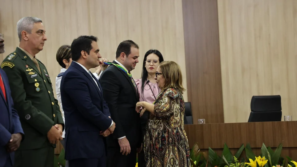 Roberto Cidade é homenageado pelo Tjam com a ‘Medalha do Mérito Acadêmico’