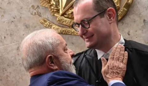 Ministro-advogado de Lula atende PSOL e obriga vacinação em Santa Catarina