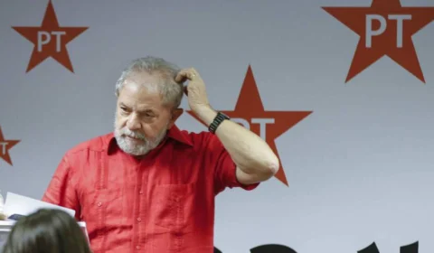 Impeachment de Lula alcança o maior número de assinaturas da história na Câmara dos Deputados