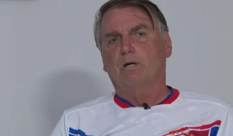 Bolsonaro passa por consulta médica; nova cirurgia está em avaliação