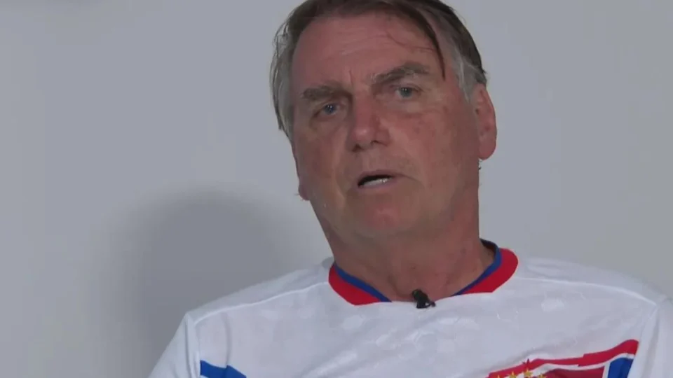 Bolsonaro passa por consulta médica; nova cirurgia está em avaliação
