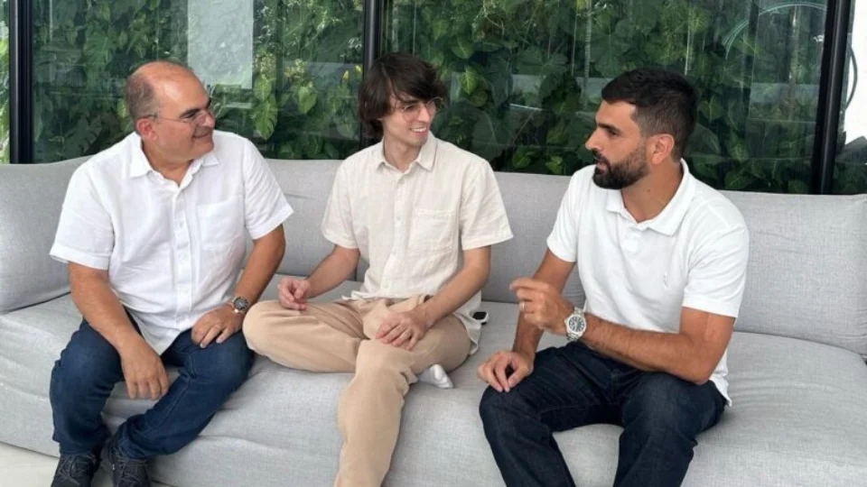 Amom sonda apoios políticos para candidatura em Manaus