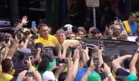 Bolsonaro chega ao ato pró-democracia ao lado do governador de SP, Tarcísio de Freitas