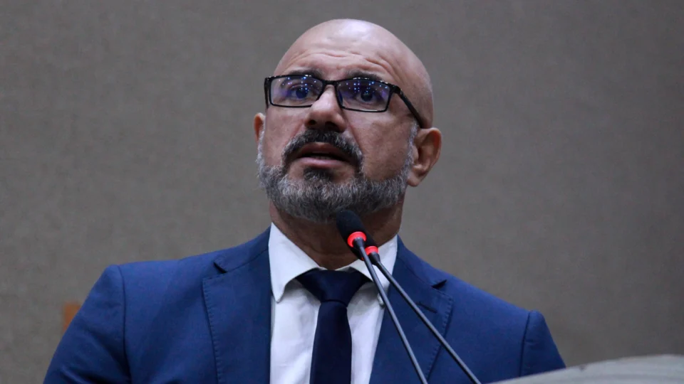 Bessa não paga multa de R$ 5 mil por propaganda irregular e Justiça Eleitoral toma nova decisão