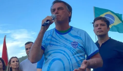 Bolsonaro reúne milhares de apoiadores em Balneário Camboriú