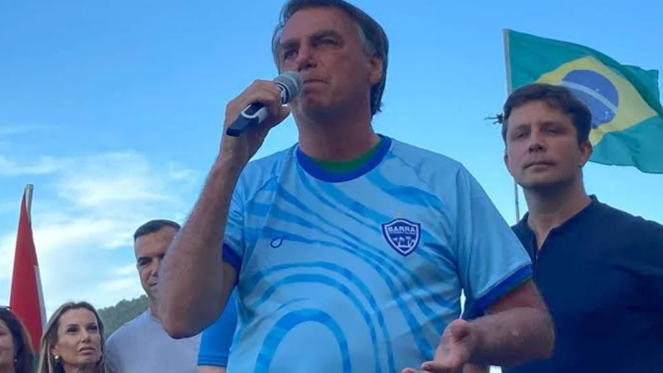 Bolsonaro reúne milhares de apoiadores em Balneário Camboriú