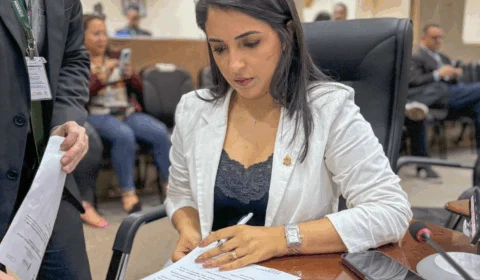 Vereadora Thaysa Lippy cobra respostas sobre escândalo de pagamento em espécie na Semcom