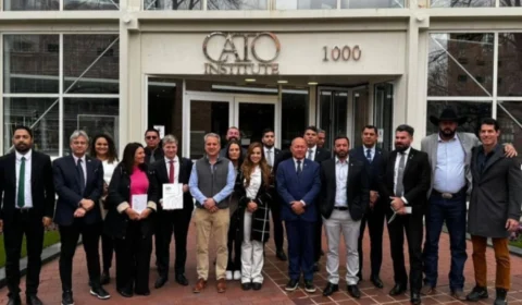 Débora Menezes cumpre 3º dia de agenda nos EUA para denunciar escalada de autoritarismo no Brasil