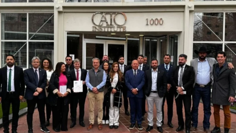 Débora Menezes cumpre 3º dia de agenda nos EUA para denunciar escalada de autoritarismo no Brasil