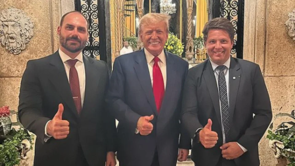 Eduardo Bolsonaro conversa com Trump sobre eleições