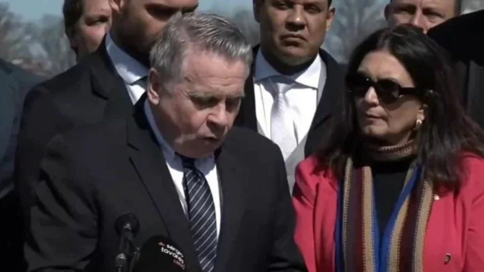 Deputado dos EUA cita Moraes e fala em perseguição