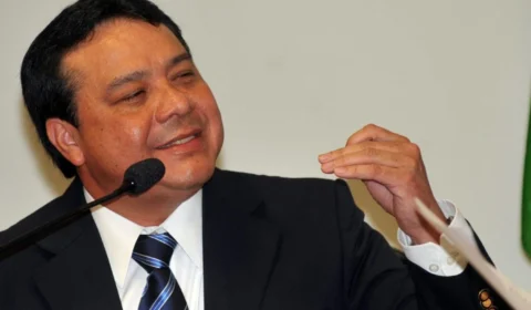Adail tem vitória no TRE-AM ao ter direitos políticos devolvidos