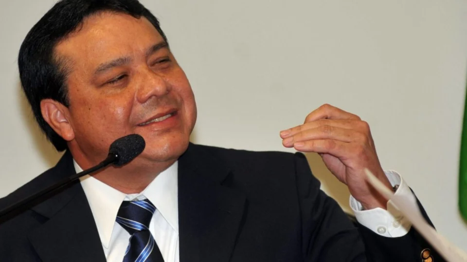 Adail tem vitória no TRE-AM ao ter direitos políticos devolvidos