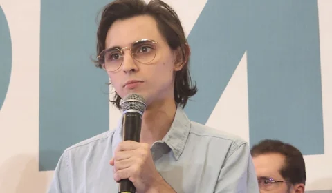 Amom é diagnosticado com dengue e suspende agendas até recuperação completa