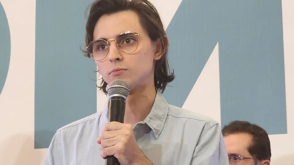 Amom é diagnosticado com dengue e suspende agendas até recuperação completa